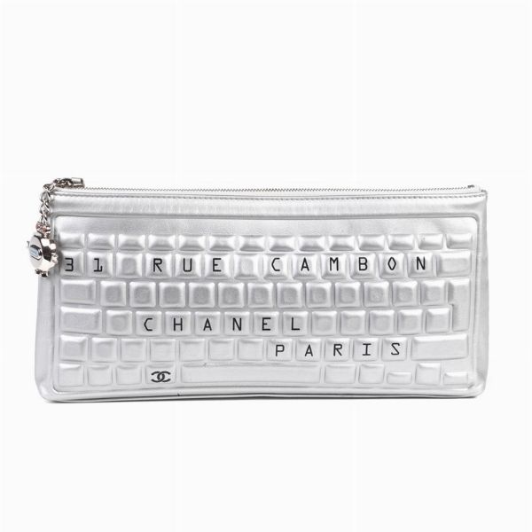 CHANEL POCHETTE KEYBOARD DATA CENTER  - Asta Vintage: borse e accessori di Hermes, Louis Vuitton e altre grandi maison - Associazione Nazionale - Case d'Asta italiane