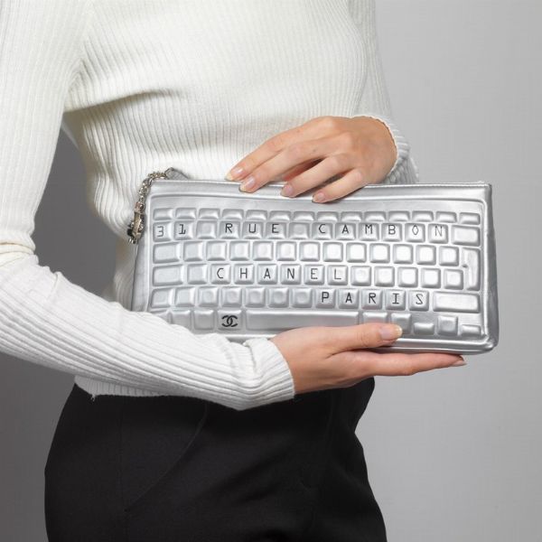 CHANEL POCHETTE KEYBOARD DATA CENTER  - Asta Vintage: borse e accessori di Hermes, Louis Vuitton e altre grandi maison - Associazione Nazionale - Case d'Asta italiane