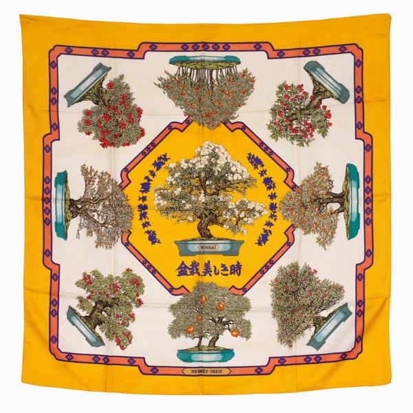 HERMES FOULARD "LES BEAUX JOURS DES BONSAI"  - Asta Vintage: borse e accessori di Hermes, Louis Vuitton e altre grandi maison - Associazione Nazionale - Case d'Asta italiane