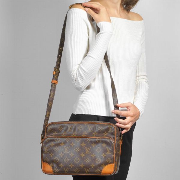 LOUIS VUITTON TRACOLLA REPORTER  - Asta Vintage: borse e accessori di Hermes, Louis Vuitton e altre grandi maison - Associazione Nazionale - Case d'Asta italiane