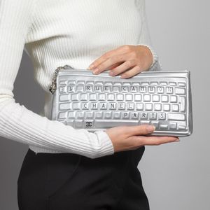 CHANEL POCHETTE KEYBOARD DATA CENTER  - Asta Vintage: borse e accessori di Hermes, Louis Vuitton e altre grandi maison - Associazione Nazionale - Case d'Asta italiane
