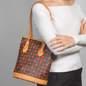 LOUIS VUITTON SHOPPING CHERRY  - Asta Vintage: borse e accessori di Hermes, Louis Vuitton e altre grandi maison - Associazione Nazionale - Case d'Asta italiane