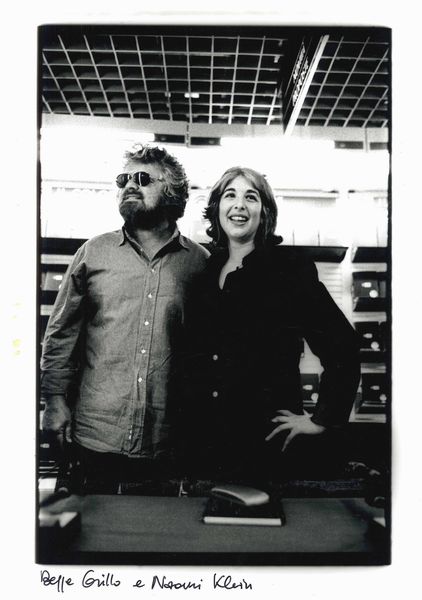 Andrea Pagliarulo : Senza titolo (Beppe Grillo e Naomi Klein)  - Asta Affordable Photos | Cambi Time - Associazione Nazionale - Case d'Asta italiane