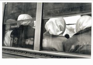 Roby Schirer : Lotto composto da due scatti fotografici  - Asta Affordable Photos | Cambi Time - Associazione Nazionale - Case d'Asta italiane