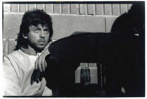 Roby Schirer : Lotto composto da tre scatti fotografici (dal set di Kamikazen, di Gabriele Salvatores)  - Asta Affordable Photos | Cambi Time - Associazione Nazionale - Case d'Asta italiane