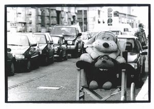 Roby Schirer : Lotto composto da due scatti fotografici  - Asta Affordable Photos | Cambi Time - Associazione Nazionale - Case d'Asta italiane