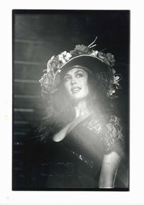 Roby Schirer : Lotto composto da due scatti fotografici  - Asta Affordable Photos | Cambi Time - Associazione Nazionale - Case d'Asta italiane