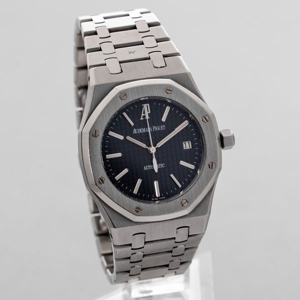 AUDEMARS PIGUET - Royal Oak ref 15300ST in acciaio con quadrante blu gran tapisserie, tre sfere con secondi al centro e datario alle ore 3 con movimento automatico  - Asta Orologi da Polso e da Tasca - Associazione Nazionale - Case d'Asta italiane