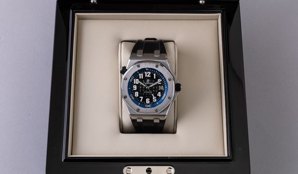 AUDEMARS PIGUET - Offshore Diver Boutique Edition, ref 15701ST in acciaio con quadrante Gran Tapisserie nero e rehaut blu, con scatola e garanzia  - Asta Orologi da Polso e da Tasca - Associazione Nazionale - Case d'Asta italiane