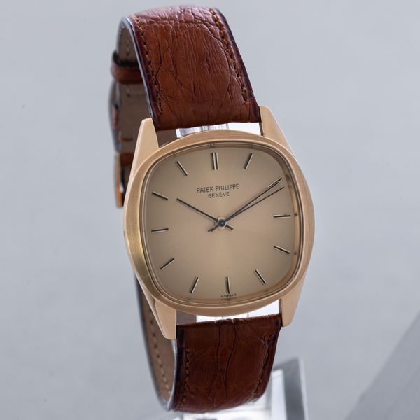 PATEK PHILIPPE - Ellipse ref. 3585, automatico, oro giallo 18k, quadrante champagne con indici applicati, corona di carica nascosta sotto al fondello  - Asta Orologi da Polso e da Tasca - Associazione Nazionale - Case d'Asta italiane