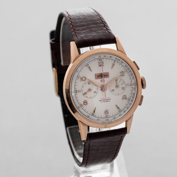 LEMANIA - Cronografo due contatori in oro rosa 18k, tasti quadri, quadrante Argent� con logo applicato, indici e numeri Arabi applicati, carica manuale  - Asta Orologi da Polso e da Tasca - Associazione Nazionale - Case d'Asta italiane