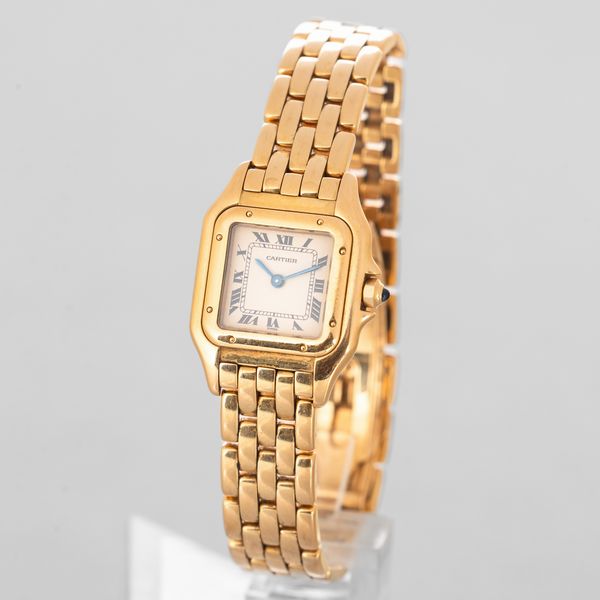 CARTIER - Panth�re in oro giallo 18k, quadrante Gren� con numeri Romani e sfere in acciaio azzurrato, corona di carica con zaffiro cabochon  - Asta Orologi da Polso e da Tasca - Associazione Nazionale - Case d'Asta italiane