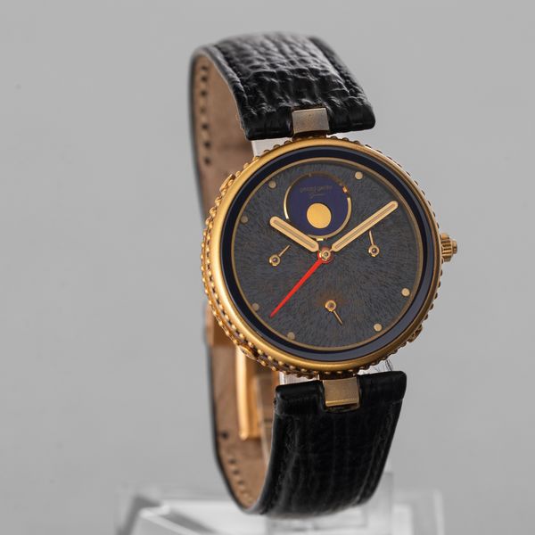GERALD GENTA - Gefica calendario completo con fasi lunari in oro 18k, quadrante ardesia, anse Vendome, con scatola originale  - Asta Orologi da Polso e da Tasca - Associazione Nazionale - Case d'Asta italiane
