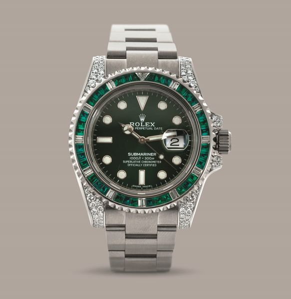 ROLEX - Submariner 116610LV in acciaio con pav� di brillanti cassa, ghiera aftermarket con smeraldi e diamanti, quadrante verde, movimento automatico con scatola e garanzia  - Asta Orologi da Polso e da Tasca - Associazione Nazionale - Case d'Asta italiane