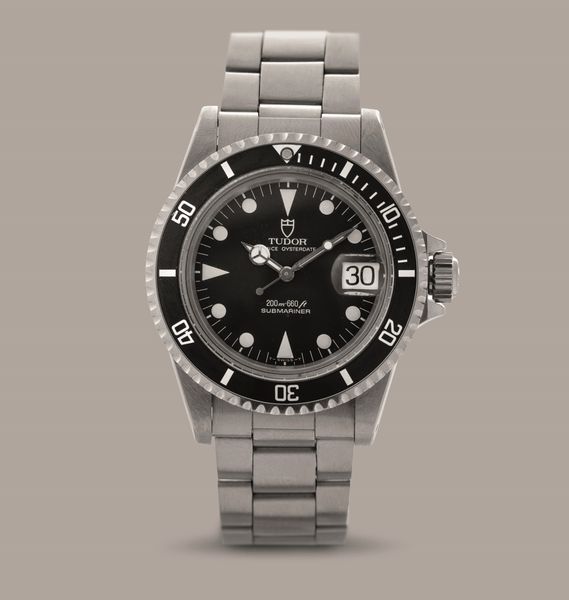 TUDOR - Submariner ref 79090 in acciaio, quadrante nero con pallettoni al trizio, funzione di datario, ghiera girevole nera e movimento automatico con garanzia originale  - Asta Orologi da Polso e da Tasca - Associazione Nazionale - Case d'Asta italiane
