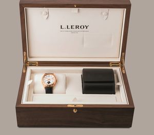 LEROY - Quantieme Perpetuel in oro rosa 18k, quadrante guilloch� con numeri Arabi, calendario perpetuo e fasi lunari, mai indossato  - Asta Orologi da Polso e da Tasca - Associazione Nazionale - Case d'Asta italiane