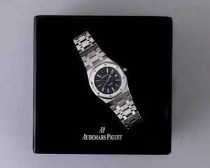 AUDEMARS PIGUET - Royal Oak ref 15300ST in acciaio con quadrante blu gran tapisserie, tre sfere con secondi al centro e datario alle ore 3 con movimento automatico  - Asta Orologi da Polso e da Tasca - Associazione Nazionale - Case d'Asta italiane