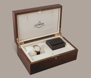 LEROY - Chronometre Certifie in oro giallo 18k, cronografo monopulsante coassiale, due contatori verticali, quadrante Argent� guilloch� con numeri Arabi, movimento automatico a vista  - Asta Orologi da Polso e da Tasca - Associazione Nazionale - Case d'Asta italiane