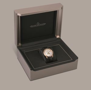 JAEGER LECOULTRE - Master Moon in oro rosa 18k con diamanti sulla ghiera quadrante color avorio automatico con fasi lunari, mai indossato con scatola e garanzia  - Asta Orologi da Polso e da Tasca - Associazione Nazionale - Case d'Asta italiane