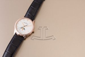JAEGER LECOULTRE - Master Moon in oro rosa 18k con diamanti sulla ghiera quadrante color avorio automatico con fasi lunari, mai indossato con scatola e garanzia  - Asta Orologi da Polso e da Tasca - Associazione Nazionale - Case d'Asta italiane