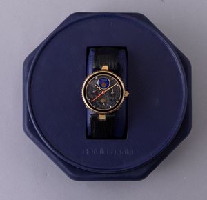 GERALD GENTA - Gefica calendario completo con fasi lunari in oro 18k, quadrante ardesia, anse Vendome, con scatola originale  - Asta Orologi da Polso e da Tasca - Associazione Nazionale - Case d'Asta italiane