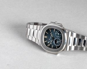 PATEK PHILIPPE - Nautilus ref 3712 in acciaio con fasi lunari riserva di carica a ore sette, funzione di calendario e fondello a vista con movimento automatico  - Asta Orologi da Polso e da Tasca - Associazione Nazionale - Case d'Asta italiane