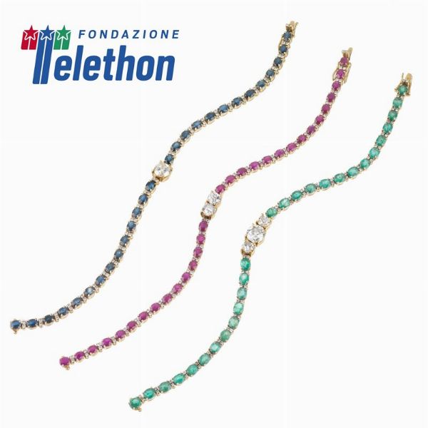 TRE BRACCIALI TENNIS CON PIETRE DI COLORE E DIAMANTI  - Asta Gioielli - Associazione Nazionale - Case d'Asta italiane