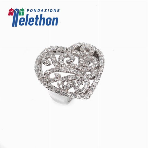 ANELLO A FORMA DI CUORE CON DIAMANTI  - Asta Gioielli - Associazione Nazionale - Case d'Asta italiane