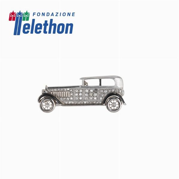 PICCOLA SPILLA A FORMA DI AUTOMOBILE CON DIAMANTI  - Asta Gioielli - Associazione Nazionale - Case d'Asta italiane