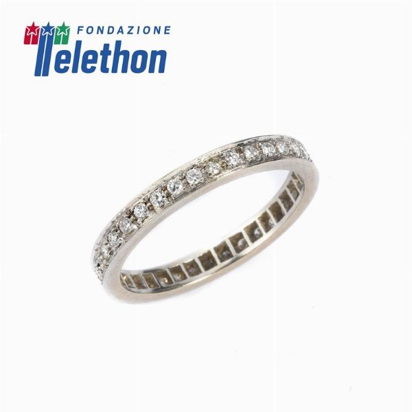 ANELLO ETERNITY CON DIAMANTI  - Asta Gioielli - Associazione Nazionale - Case d'Asta italiane