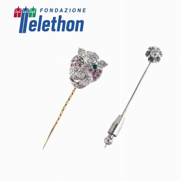 COPPIA DI SPILLE  - Asta Gioielli - Associazione Nazionale - Case d'Asta italiane