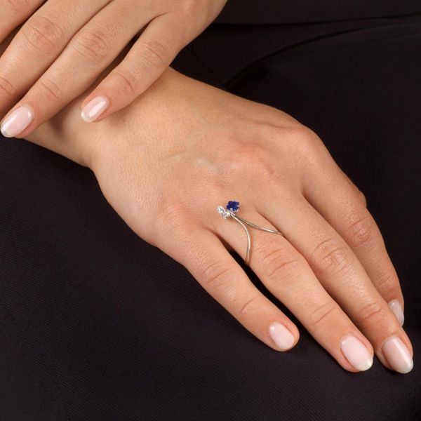 ANELLO CON ZAFFIRO E DIAMANTI  - Asta Gioielli - Associazione Nazionale - Case d'Asta italiane