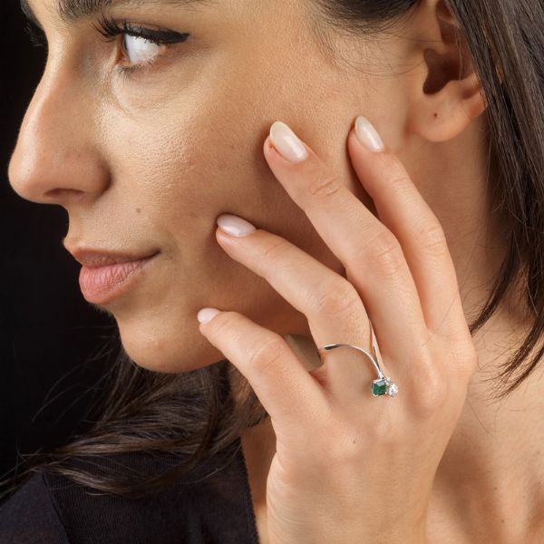 ANELLO CON SMERALDO E DIAMANTI  - Asta Gioielli - Associazione Nazionale - Case d'Asta italiane