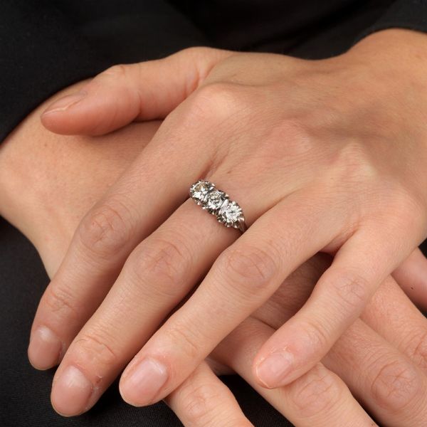 ANELLO TRILOGY CON DIAMANTI  - Asta Gioielli - Associazione Nazionale - Case d'Asta italiane