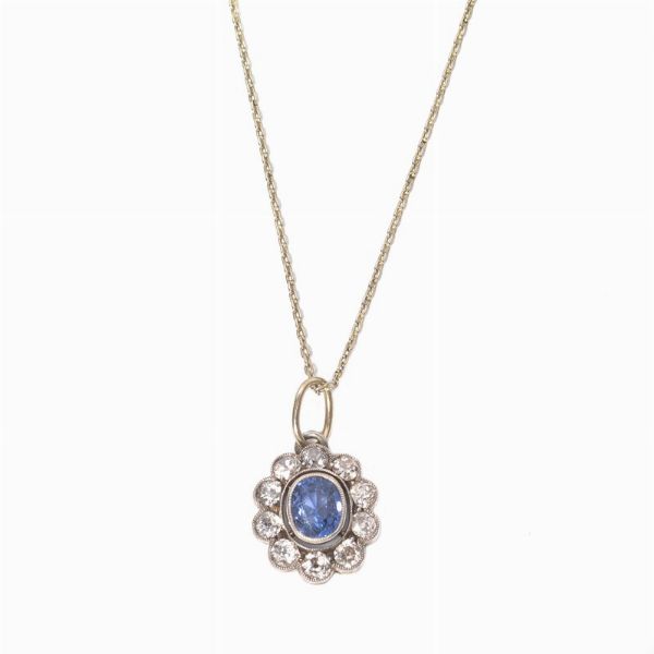 COLLANA CON PENDENTE A FORMA DI FIORE  - Asta Gioielli - Associazione Nazionale - Case d'Asta italiane