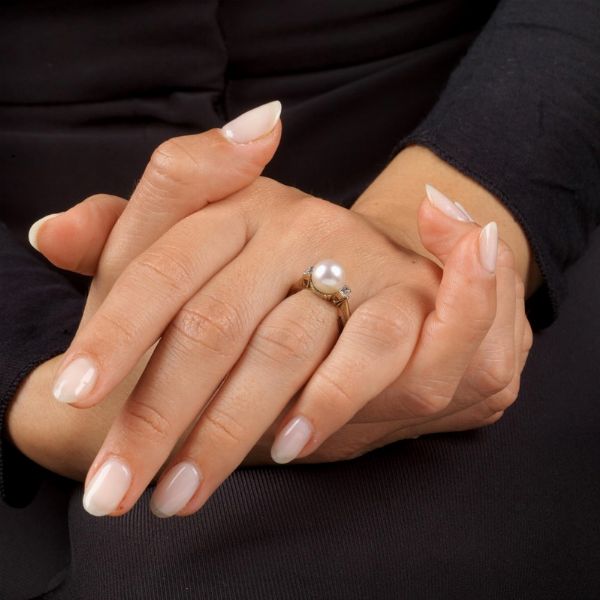 ANELLO CON PERLA E DIAMANTI  - Asta Gioielli - Associazione Nazionale - Case d'Asta italiane