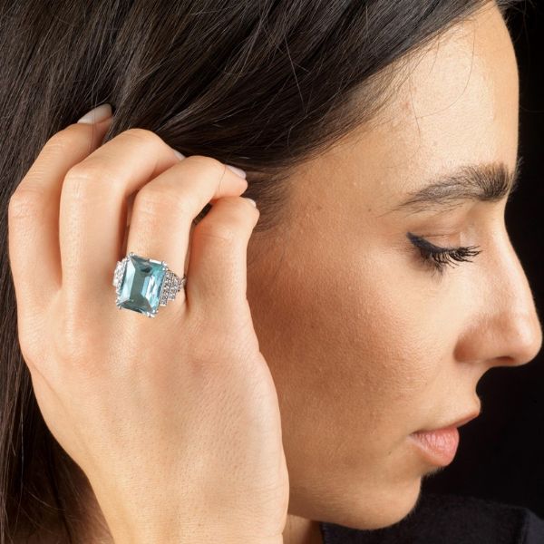 ANELLO CON ACQUAMARINA E DIAMANTI  - Asta Gioielli - Associazione Nazionale - Case d'Asta italiane