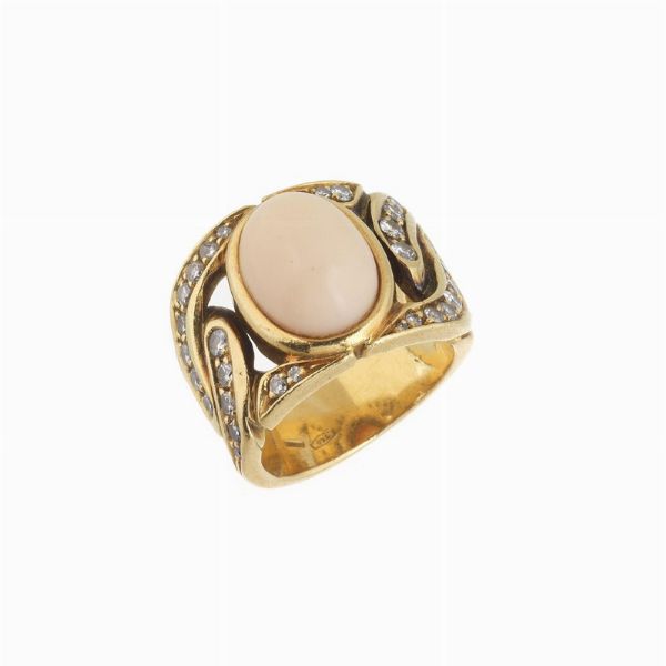 ANELLO A FASCIA CON CORALLO ROSA E DIAMANTI  - Asta Gioielli - Associazione Nazionale - Case d'Asta italiane