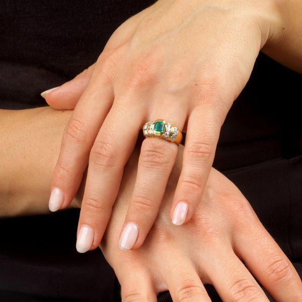 ANELLO CON SMERALDO E DIAMANTI  - Asta Gioielli - Associazione Nazionale - Case d'Asta italiane