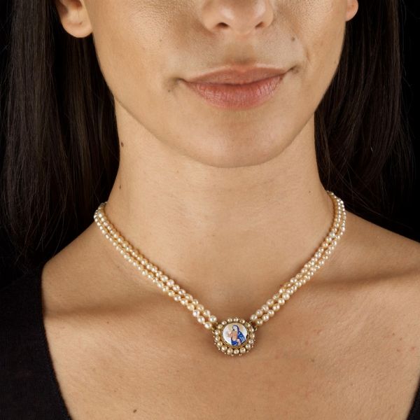 GIROCOLLO CON PERLE E MINIATURA  - Asta Gioielli - Associazione Nazionale - Case d'Asta italiane