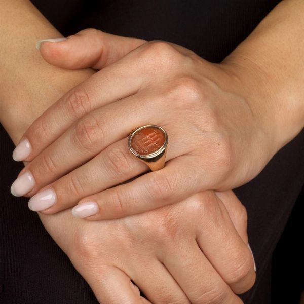 ANELLO CHEVALIER CON CORNIOLA  - Asta Gioielli - Associazione Nazionale - Case d'Asta italiane