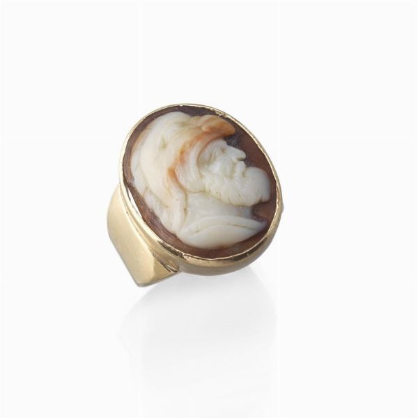 ANELLO CON CAMMEO IN CALCEDONIO  - Asta Gioielli - Associazione Nazionale - Case d'Asta italiane