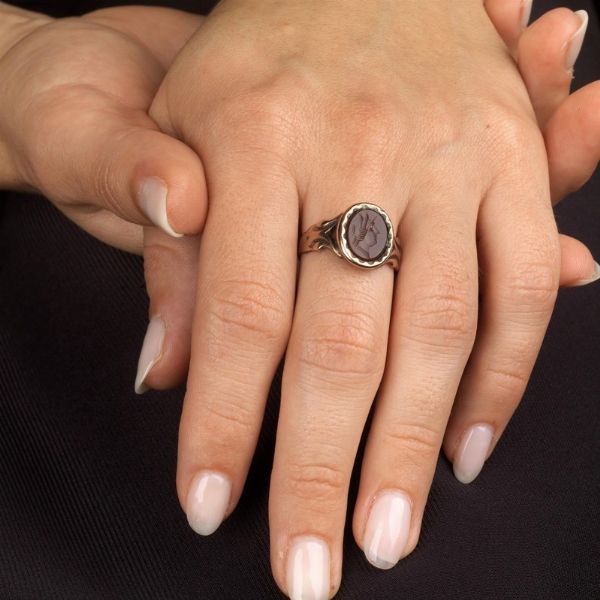 ANELLO CON CORNIOLA INCISA  - Asta Gioielli - Associazione Nazionale - Case d'Asta italiane