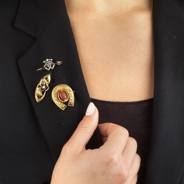 GRUPPO DI SPILLE  - Asta Gioielli - Associazione Nazionale - Case d'Asta italiane