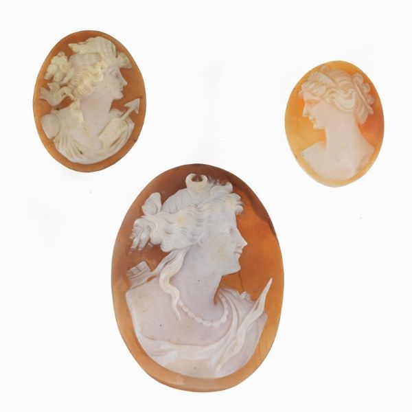 TRE CAMMEI SU CONCHIGLIA  - Asta Gioielli - Associazione Nazionale - Case d'Asta italiane