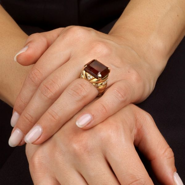 ANELLO CON QUARZO E DIAMANTI  - Asta Gioielli - Associazione Nazionale - Case d'Asta italiane