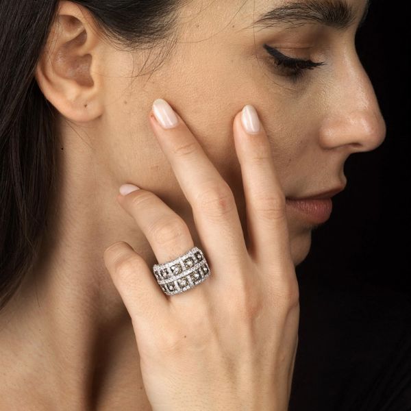 ANELLO AD AMPIA FASCIA CON DIAMANTI  - Asta Gioielli - Associazione Nazionale - Case d'Asta italiane