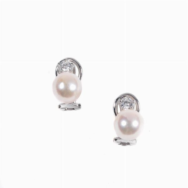 PAIO DI ORECCHINI CON PERLE E DIAMANTI  - Asta Gioielli - Associazione Nazionale - Case d'Asta italiane