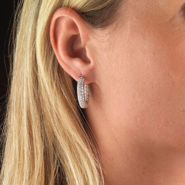 PAIO DI ORECCHINI A CERCHIO CON DIAMANTI  - Asta Gioielli - Associazione Nazionale - Case d'Asta italiane