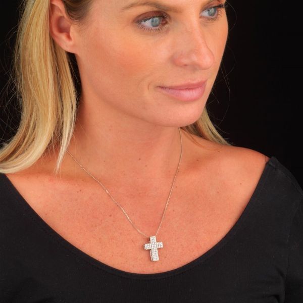 COLLANA CON PENDENTE A CROCE  - Asta Gioielli - Associazione Nazionale - Case d'Asta italiane